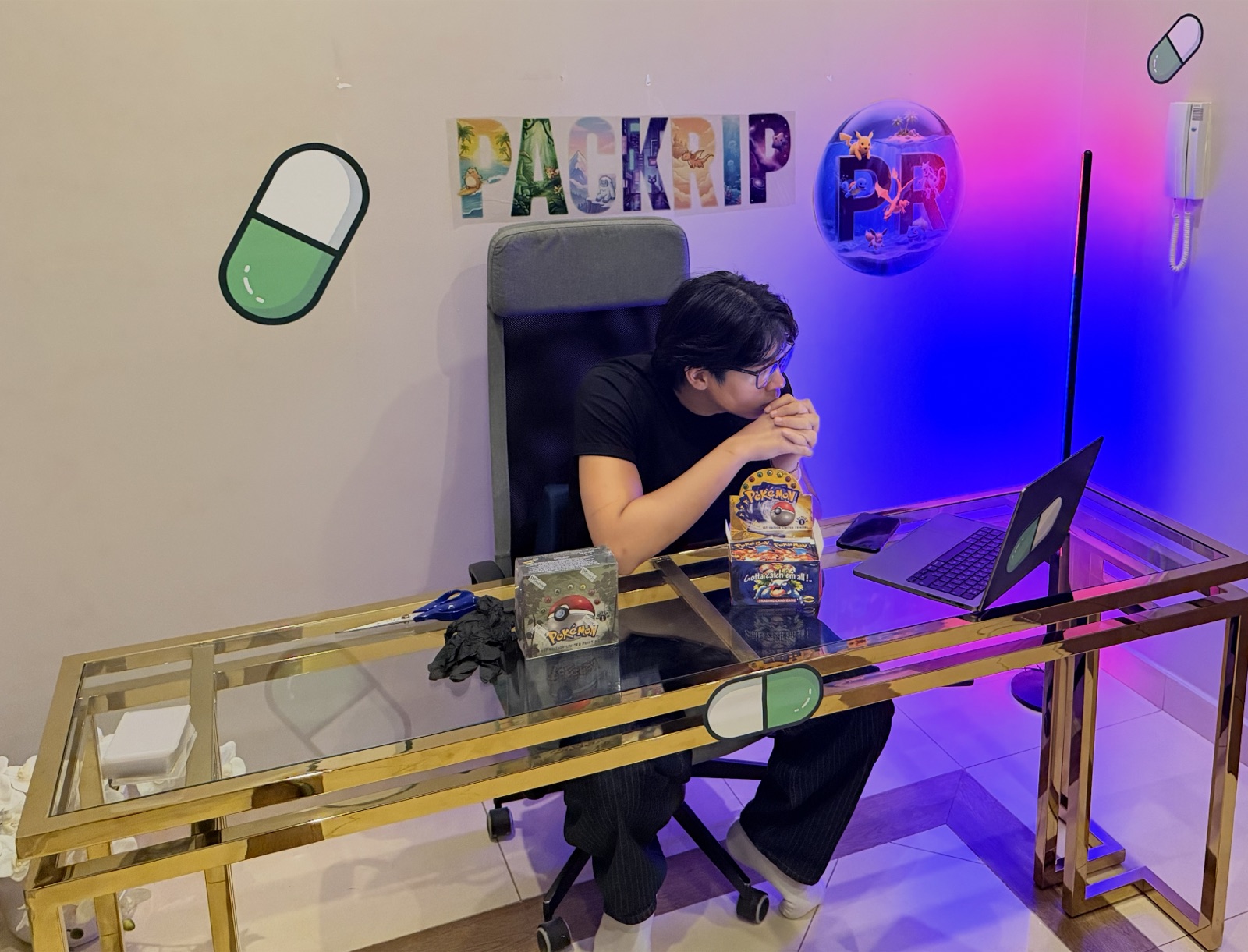 live rip cam — ripping packs at the PackRIP desk in Osaka